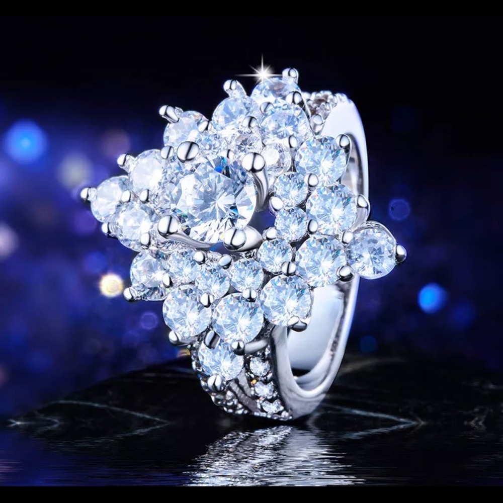 ✨Silver Flower Ring✨ - Picture 3 of 6